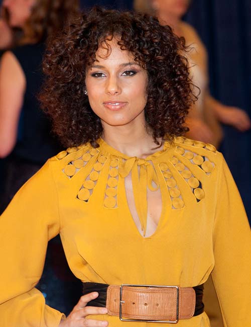 Corte cabelo cacheado bob em camadas